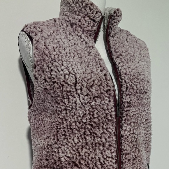 Thread & Supply Sherpa Vest - Picture 4 of 7